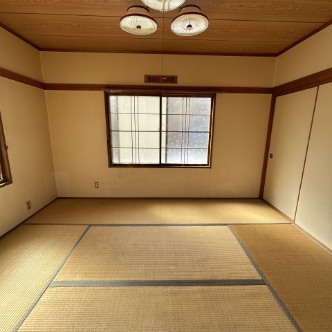 登別市千歳町4丁目5-22戸建の和室|落ち着いた雰囲気の和室付きです