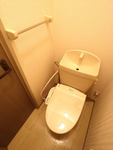 柏崎市宝町のアパートのトイレ