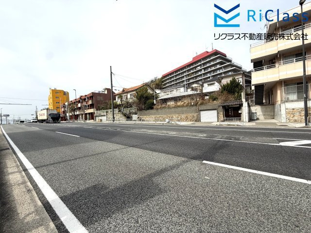 須磨浦ビラーの周辺|マンション前の道路です