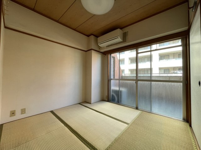 第２鶴丸ハイツの和室|4.5畳の和室の様子です