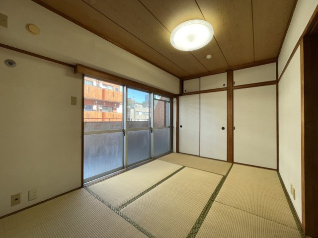 第２鶴丸ハイツの和室|6畳の和室の様子です