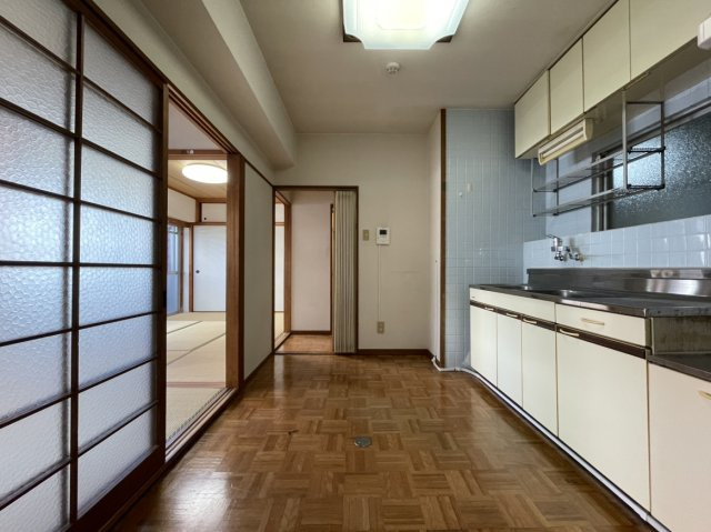 第２鶴丸ハイツのキッチン|ダイニングキッチンの様子です