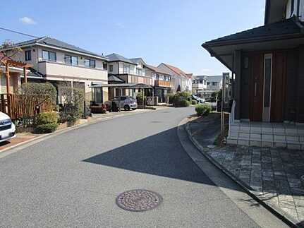 安佐南区伴南１丁目の前面道路含む現地写真
