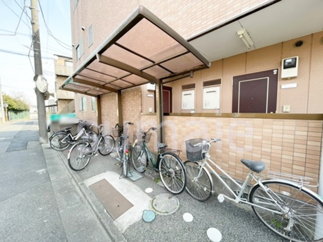 クレッセント堀の内のその他共用部分|屋根付き駐輪場です。