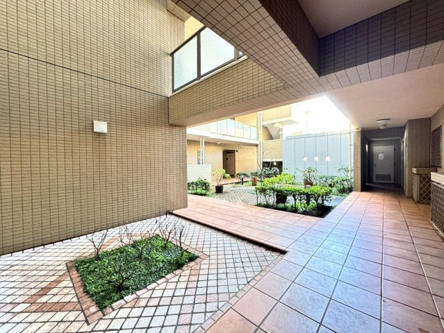 板橋区小茂根4丁目　ベルハイム小竹向原　新規フルリノベーション済の中庭