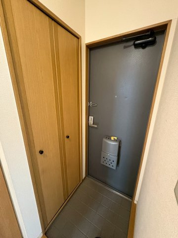ラ・メゾン御殿山の玄関|収納もある玄関です