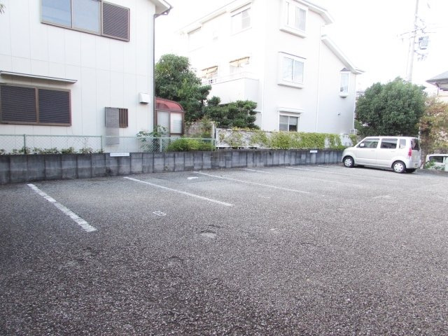 ラ・メゾン御殿山の駐車場|カースペースがあります