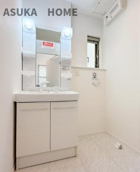 鶴見区上の宮１丁目の独立洗面台|洗面室の様子です。使いやすそうな独立洗面化粧台がございます。