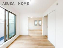 鶴見区上の宮１丁目の洋室|リビングと続きになる5.3帖の洋室です。第２のリビングとして使えますね。