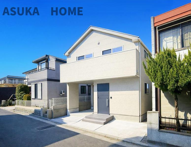 鶴見区上の宮１丁目の前面道路含む現地写真|前面道路は車の通りも少なく駐車しやすそうな一戸建てです。