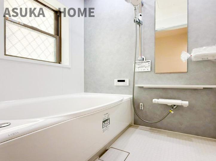 鶴見区上の宮１丁目の浴室|毎日の疲れを癒すバスタイム。浴室換気乾燥暖房機付きで、さらに窓付きで換気はバッチリです。