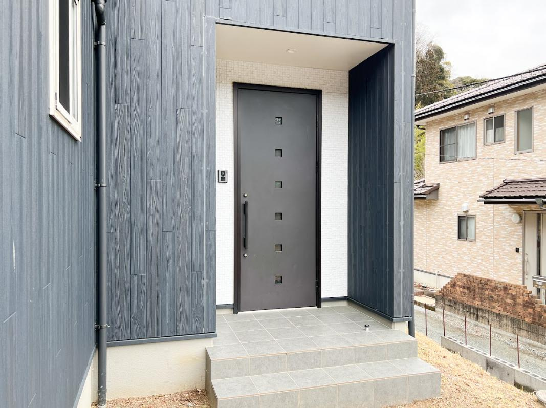 日立市小木津町　中古戸建の玄関