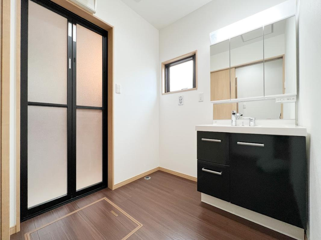日立市小木津町　中古戸建の独立洗面台