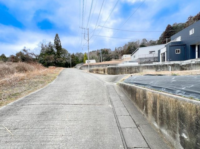 日立市小木津町　中古戸建の前面道路含む現地写真