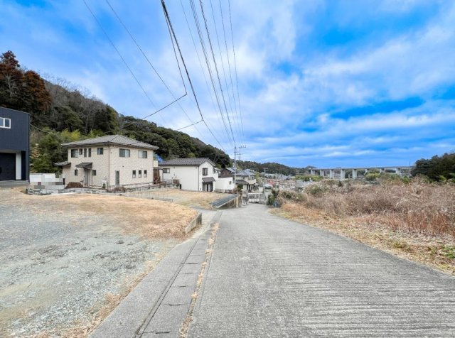 日立市小木津町　中古戸建の前面道路含む現地写真