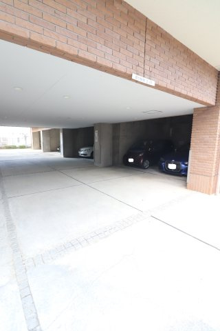 ブルームライフ向ヶ丘遊園の駐車場