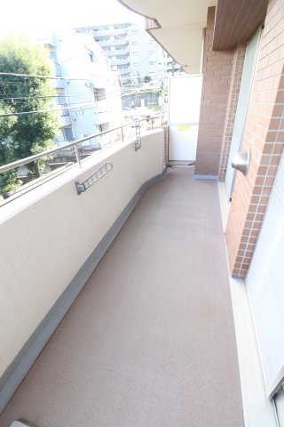 ブルームライフ向ヶ丘遊園のバルコニー