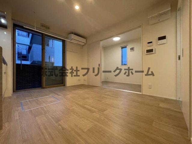 小金井市本町３丁目のアパートの居間・リビング