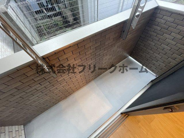 小金井市本町３丁目のアパートのバルコニー