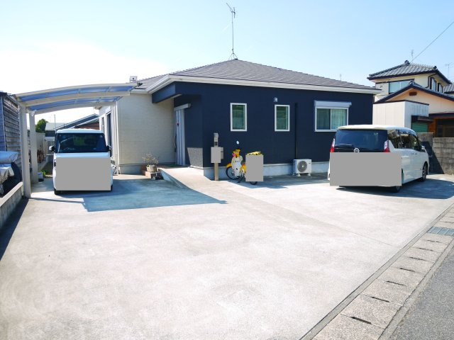 大網白里市南横川　中古戸建の駐車場|令和2年11月築 4LDK平屋 敷地約99坪 駐車5台可能 リビング約17帖 上下水 浴室暖房付