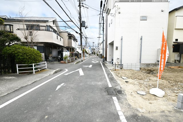 ファーストタウン伊丹市堀池2丁目新築一戸建て｜2SLDK＋駐車1台の前面道路含む現地写真|北東側前面道路、幅員約4.5ｍ