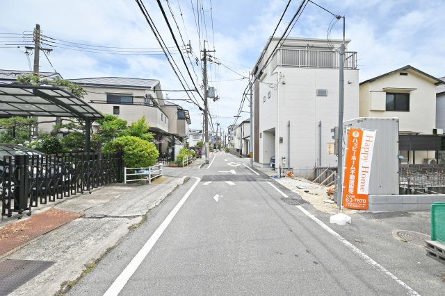 ファーストタウン伊丹市堀池2丁目新築一戸建て｜2SLDK＋駐車1台の前面道路含む現地写真|北東側前面道路、幅員約4.5ｍ
