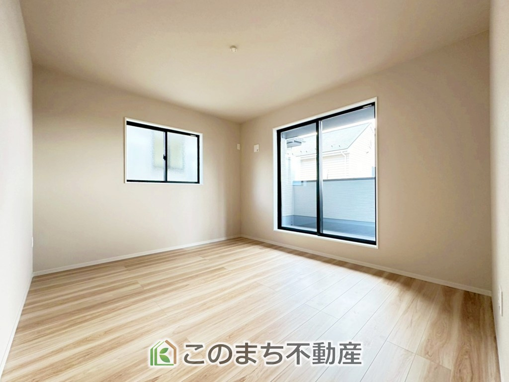 リガーレ宇都宮市双葉5期の洋室|採光も確保されたお部屋です。大きいベッドを置いても余裕のあるゆとり空間。
