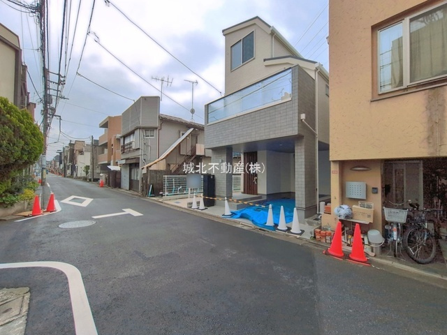 杉並区松ノ木2丁目　全2棟B号棟の前面道路含む現地写真