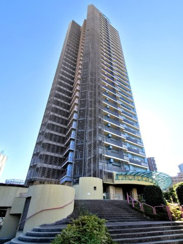川口パークタワーの外観