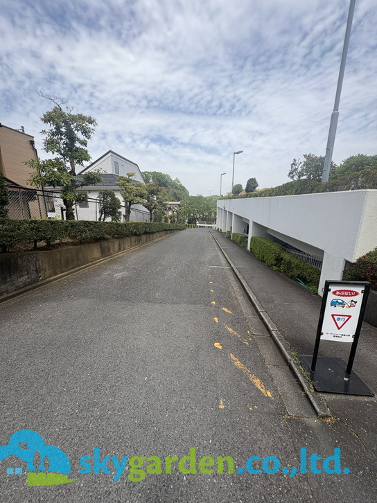 ガーデンハイツ鎌倉玉縄の駐車場