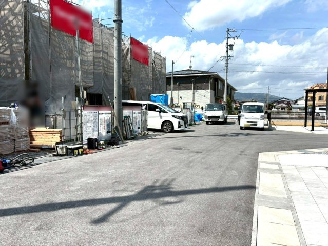タマタウン　大垣市長松町（荒崎小）　全3区画分譲の前面道路含む現地写真|「現地（2026年3月16日撮影」　
■前面道路　
■ヤマダ不動産　株式会社リライフ