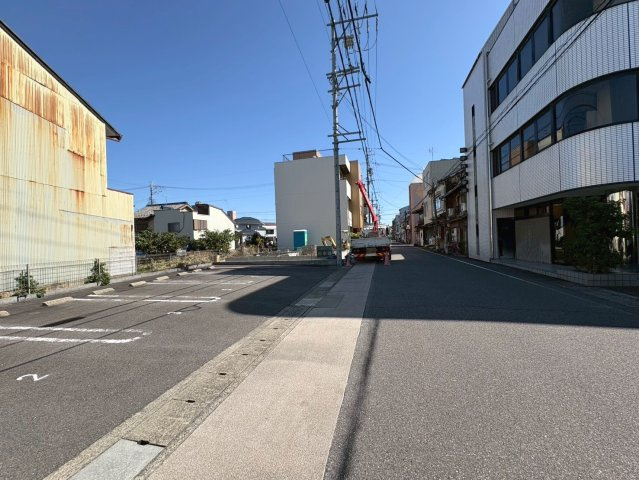 新築戸建　岐阜市高森町　全1区画分譲の前面道路含む現地写真|「現地（2026年3月16日）撮影」　
■前面道路　
■ヤマダ不動産　株式会社リライフ