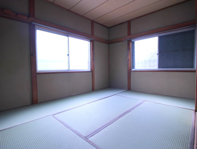 【和室】 | 伊加賀本町　戸建 | 2階和室になります。
広さは6帖ございます。