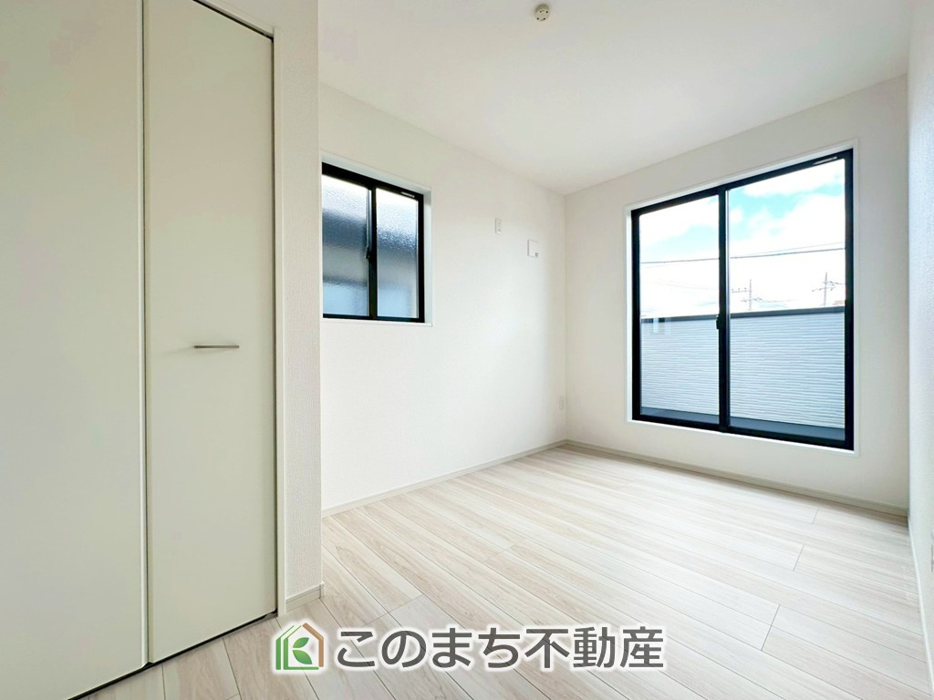リガーレ宇都宮市双葉5期の洋室|昨今のトレンドになりつつあるのが、広過ぎず、快適すぎない子ども部屋。勉強と寝るだけの部屋にすることで閉じこもりがなくなり、リビングで過ごす時間が増えると言われています。
