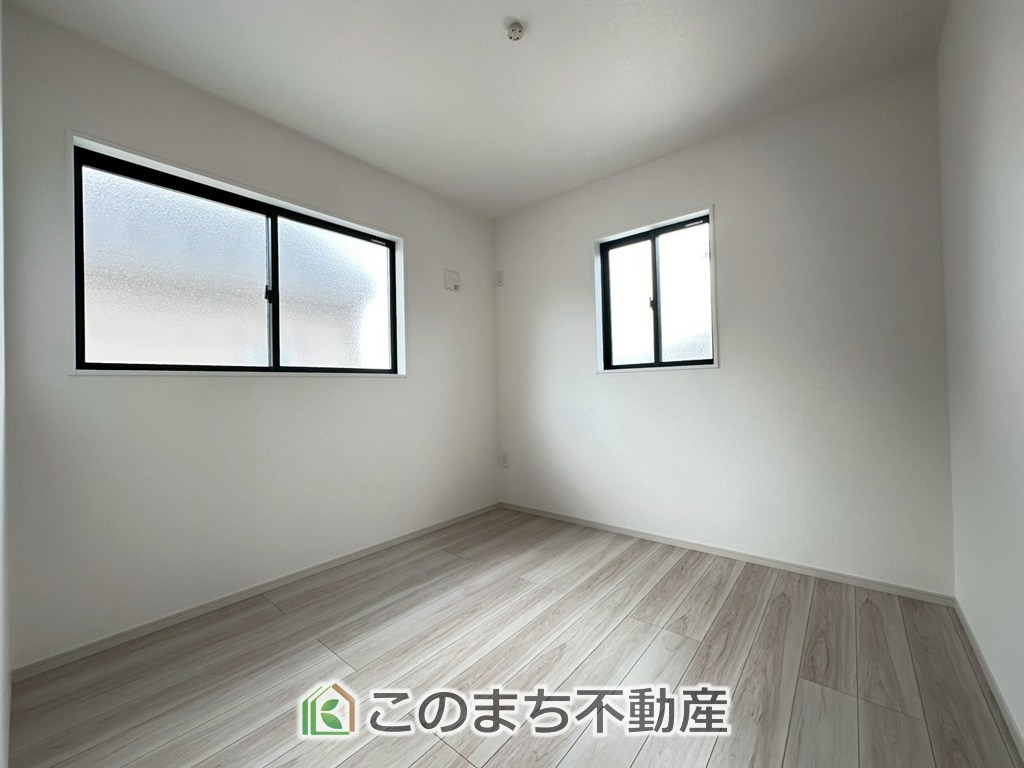 リガーレ宇都宮市双葉5期の洋室|充分な広さと収納機能を備えた部屋はお子様の自発性と成長を促します。お子様の成長を支える、勉強や趣味に没頭する学びの空間にどうぞ。
