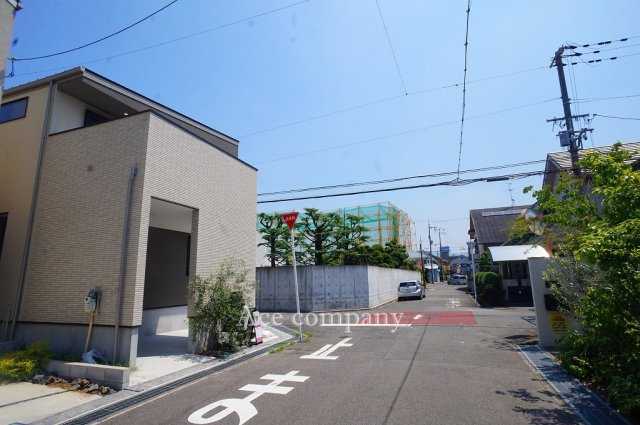 【前面道路含む現地写真】 | 八尾市久宝園3丁目 | 【前面道路幅員：南側6.2ｍ×東側4.7ｍ】