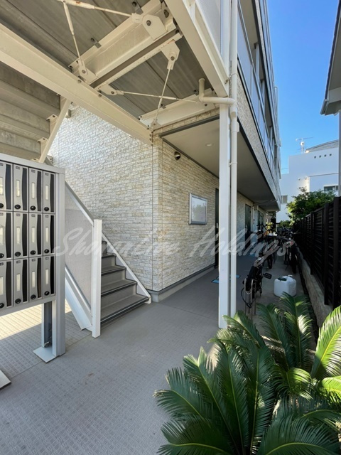 藤沢市鵠沼海岸１丁目の賃貸マンションのエントランス