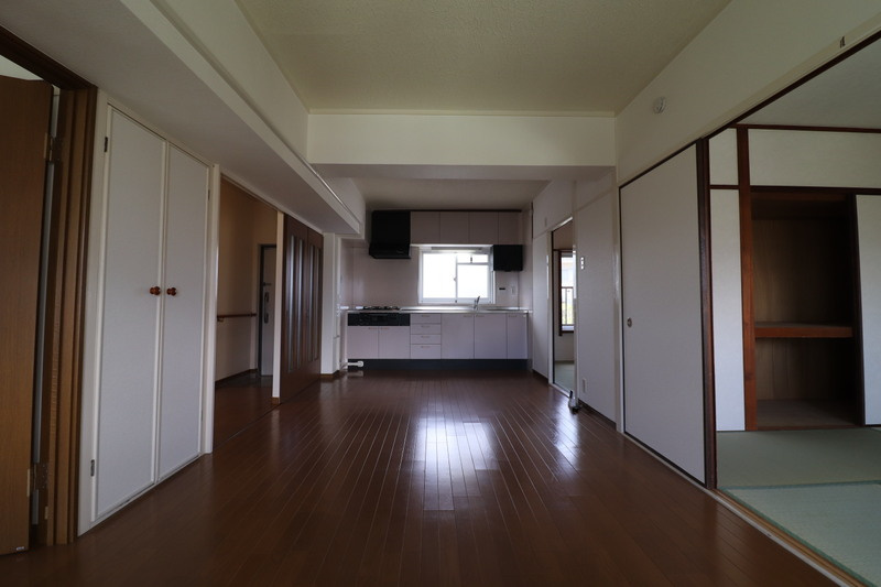 朝霧住宅の居間・リビング