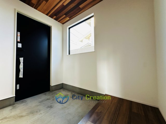 藤沢市片瀬山１丁目　新築戸建　全2棟の玄関