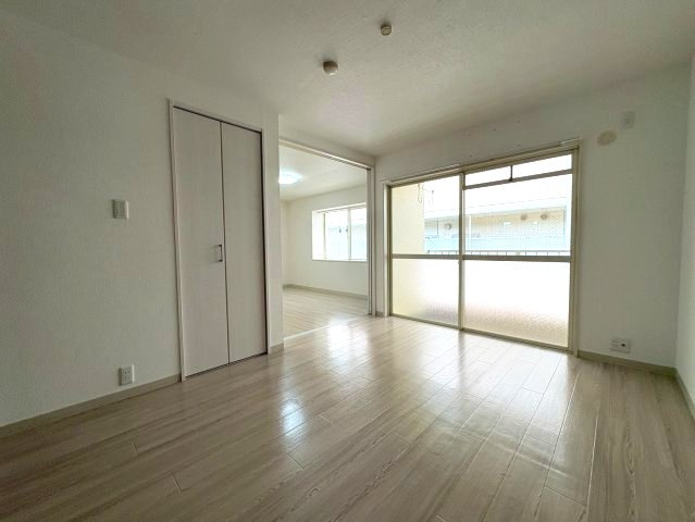 旭マンションの洋室