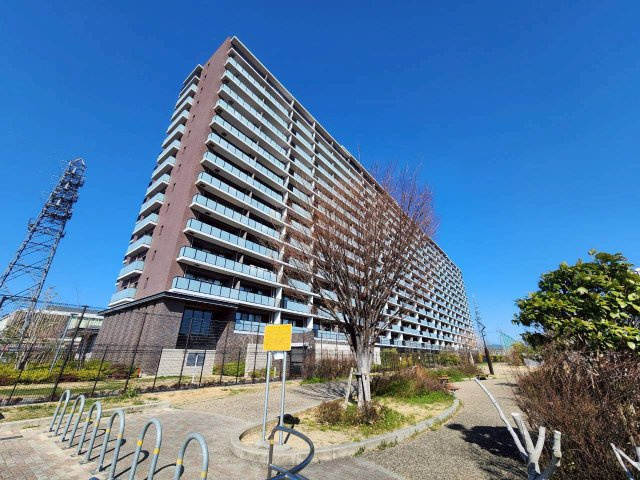 京都桂川つむぎの街ブライトスクエアの外観|イオンモール京都桂川まで徒歩約4分。毎日のお買い物にも便利です！