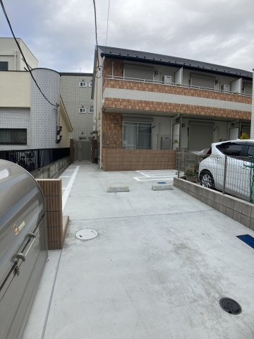 コートアフェクション本八幡の駐車場