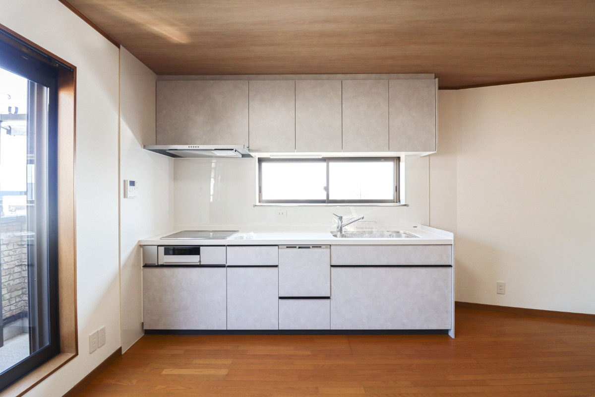 【ReDream】大山崎町岩崎のキッチン|壁付のキッチンはリビングやダイニングのスペースを広く取れます！