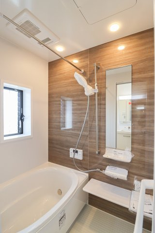 【ReDream】大山崎町岩崎の浴室|浴室暖房乾燥機付きで雨の日が多い梅雨の時期も安心です♪また、冬のヒートショック対策としても活躍します。