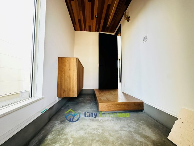 藤沢市片瀬山１丁目　全2棟２号棟の玄関