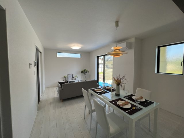 昭島市上川原町3丁目　新築戸建全2棟の居間・リビング|どんなインテリアもOK！シンプルな造り、お好きなインテリアも選びたいですね☆