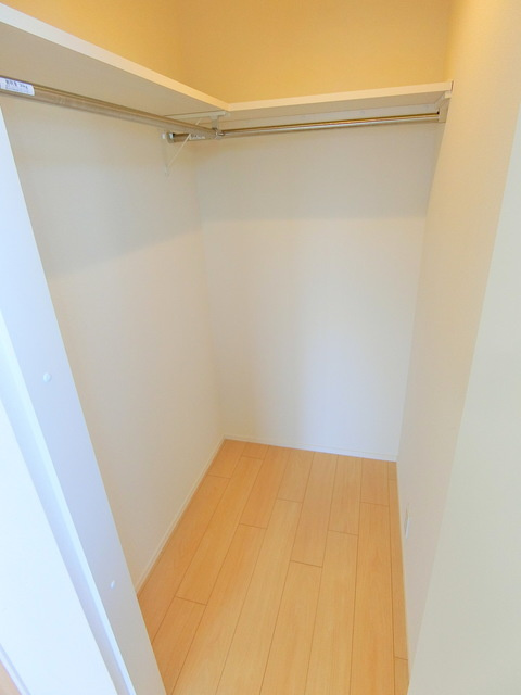 プリステラ国立の収納|たっぷりウォークインクローゼット★