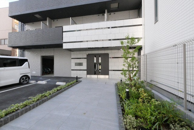 大阪市東成区東中本１丁目の賃貸マンションのエントランス