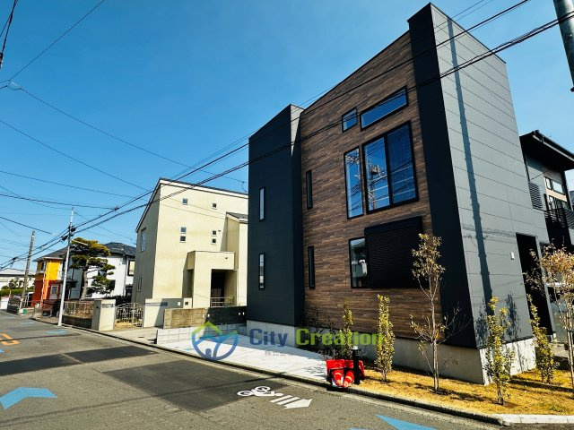 藤沢市辻堂東海岸３丁目　新築戸建　1号棟の前面道路含む現地写真