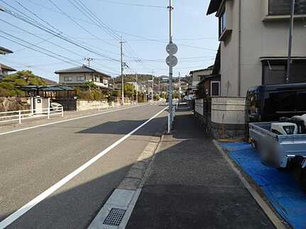 広島市安佐北区口田2丁目　新築一戸建て(全2棟)の前面道路含む現地写真